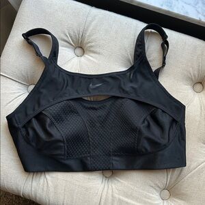 Nike Alpha Ultrabreathe High Impact Sports Bra (Front cut out) Medium Black